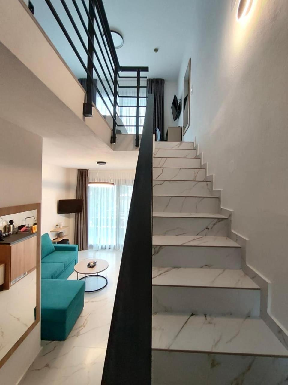 Four Shades Luxury Suites Sarti Eksteriør bilde