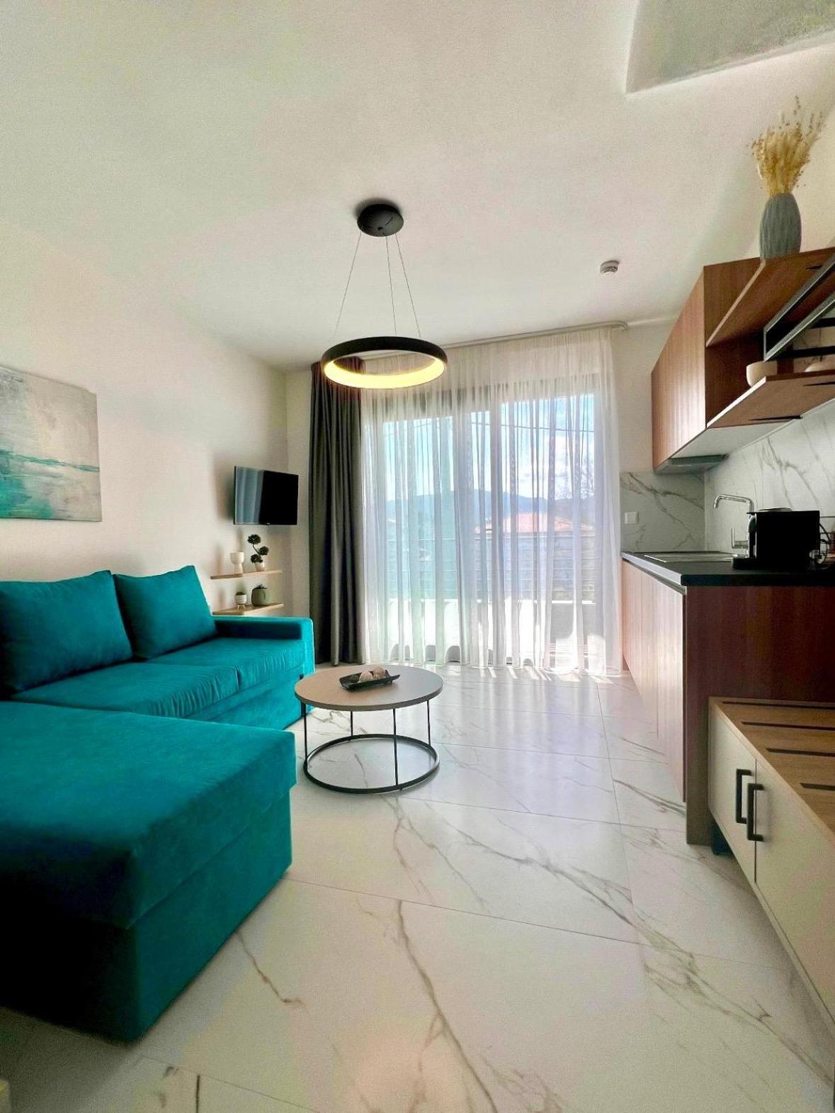 Four Shades Luxury Suites Sarti Eksteriør bilde