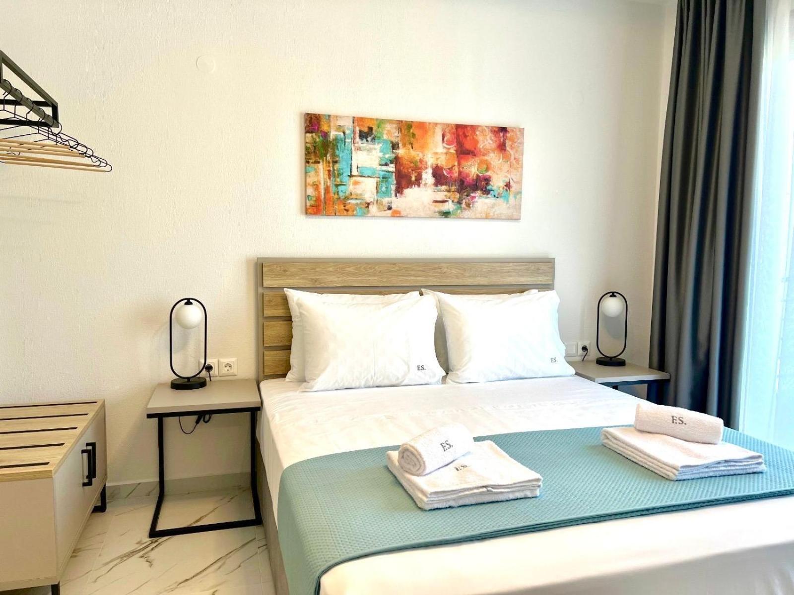 Four Shades Luxury Suites Sarti Eksteriør bilde