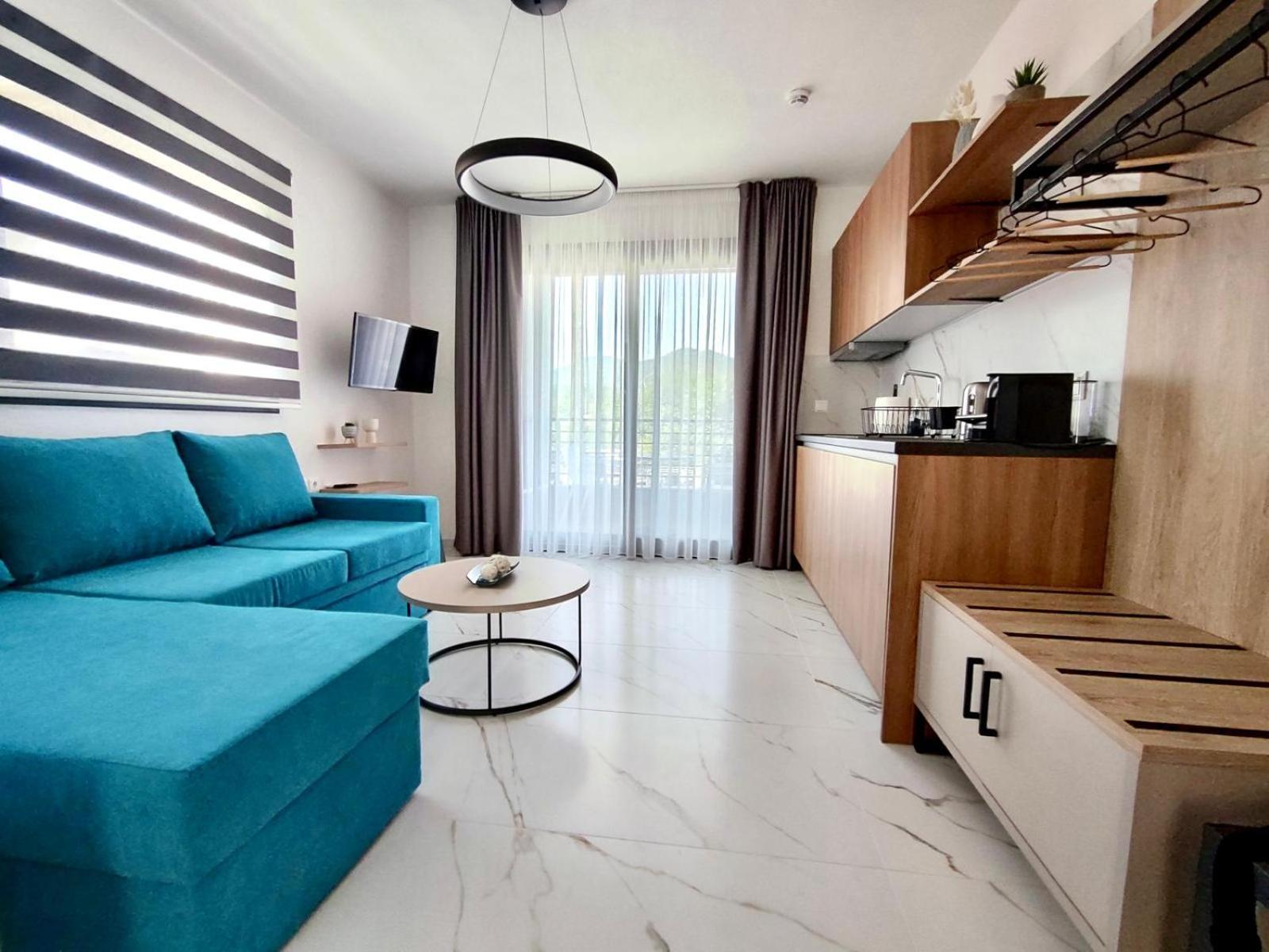 Four Shades Luxury Suites Sarti Eksteriør bilde