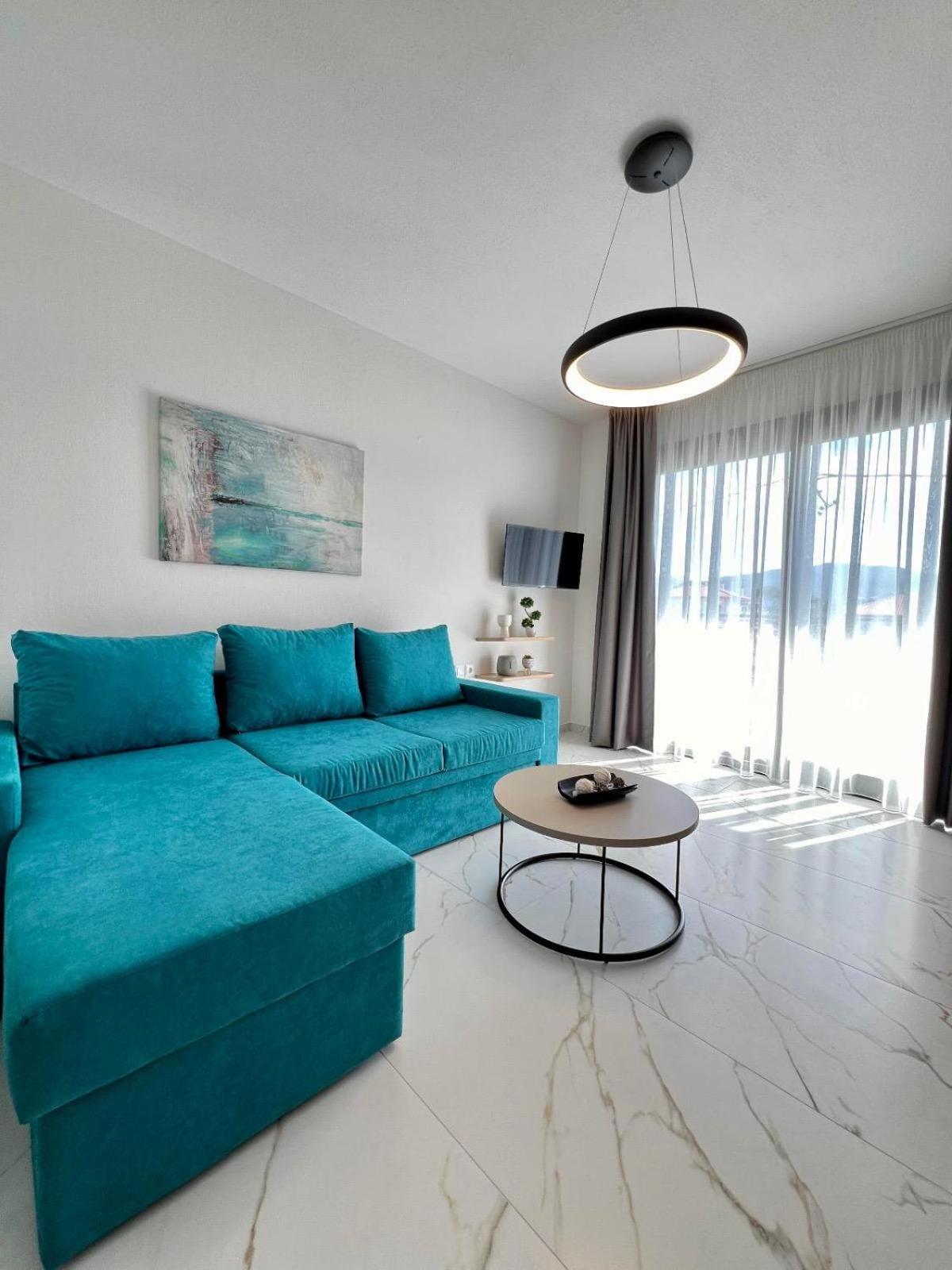 Four Shades Luxury Suites Sarti Eksteriør bilde
