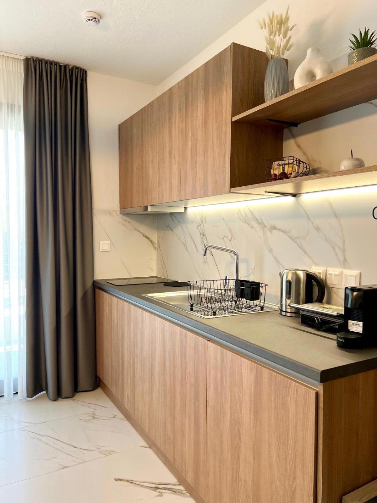 Four Shades Luxury Suites Sarti Eksteriør bilde
