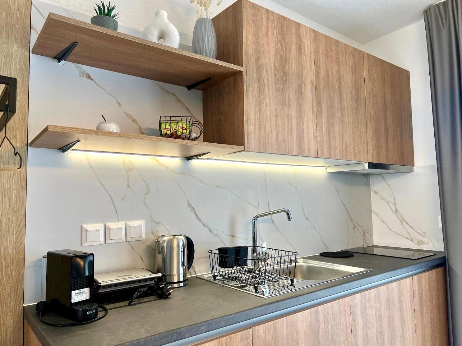 Four Shades Luxury Suites Sarti Eksteriør bilde