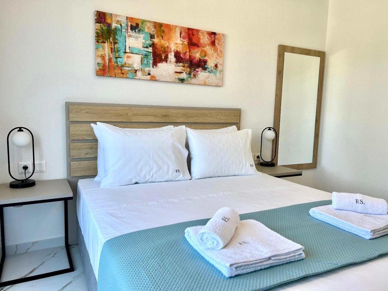 Four Shades Luxury Suites Sarti Eksteriør bilde
