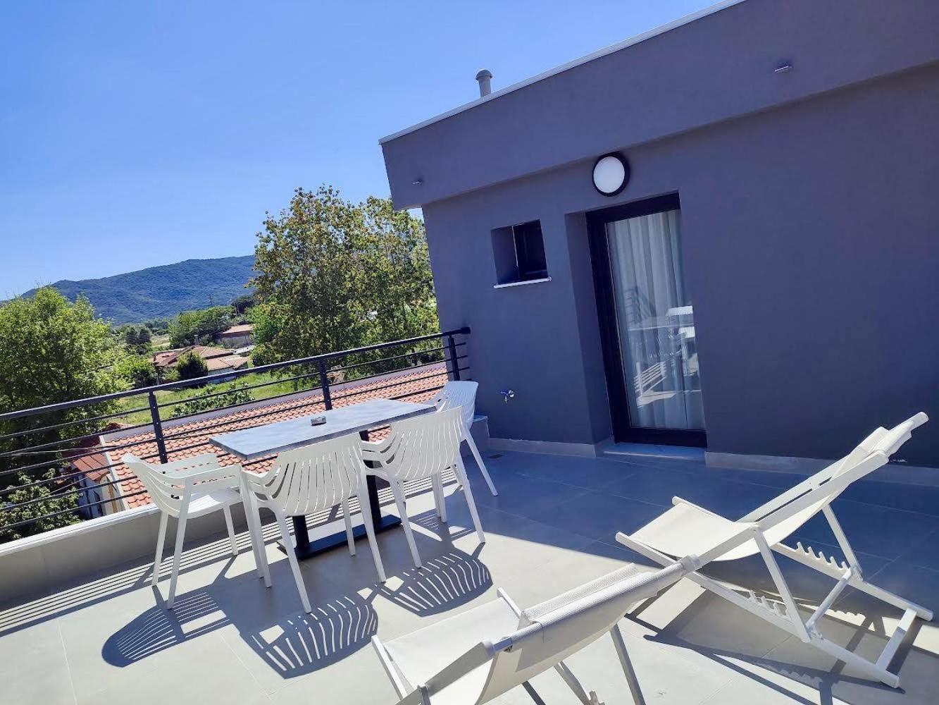 Four Shades Luxury Suites Sarti Eksteriør bilde