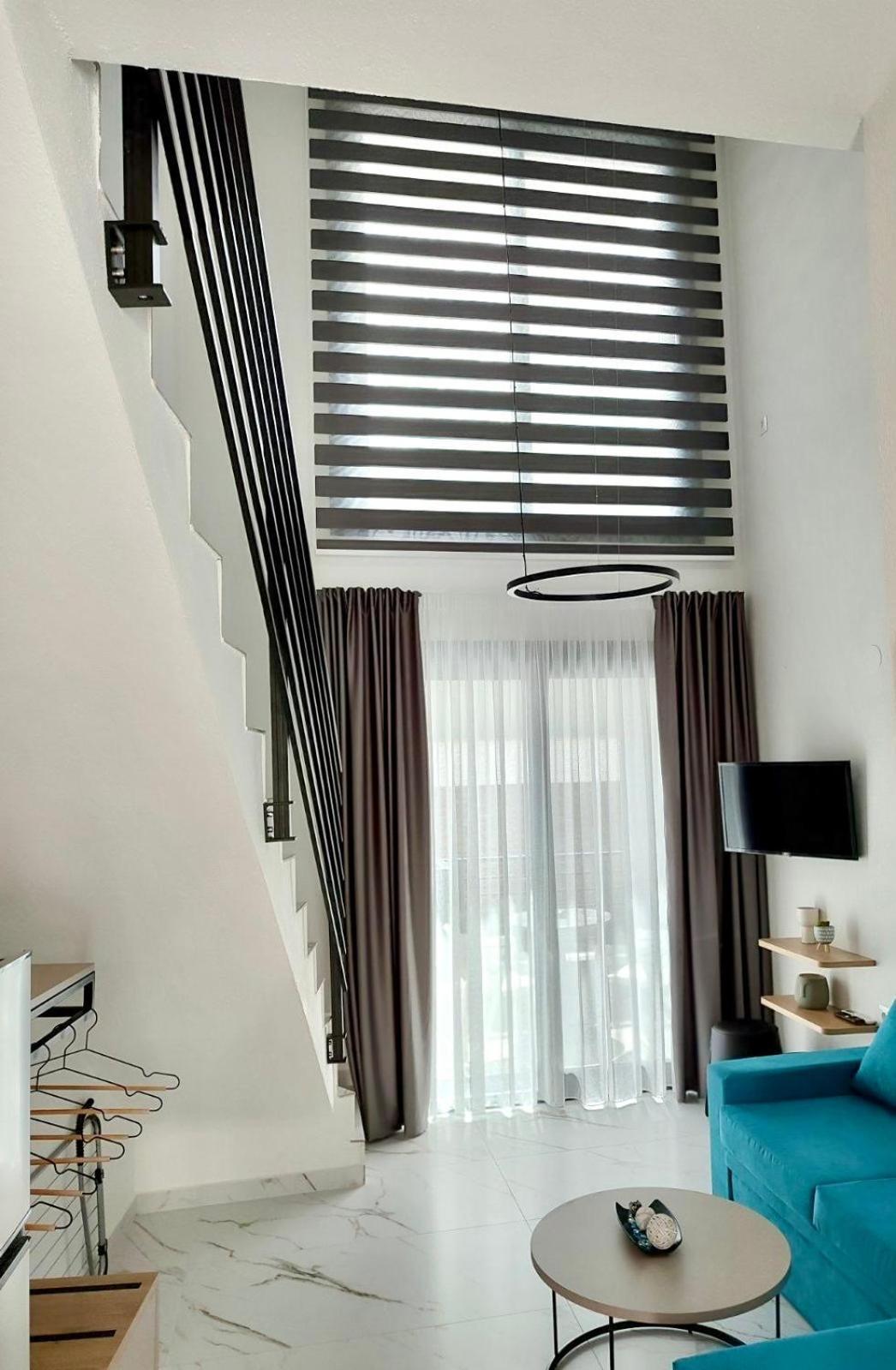 Four Shades Luxury Suites Sarti Eksteriør bilde