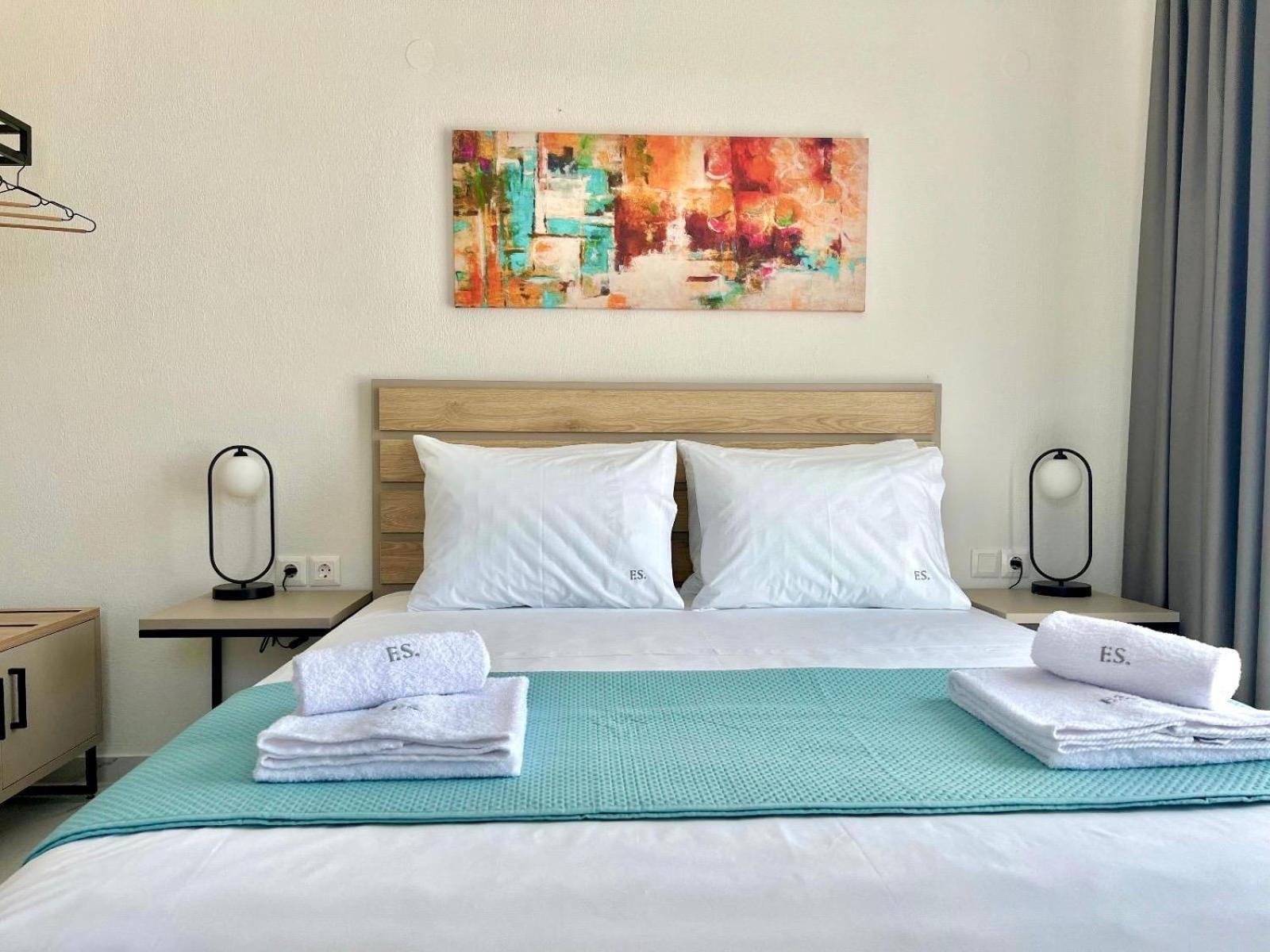 Four Shades Luxury Suites Sarti Eksteriør bilde