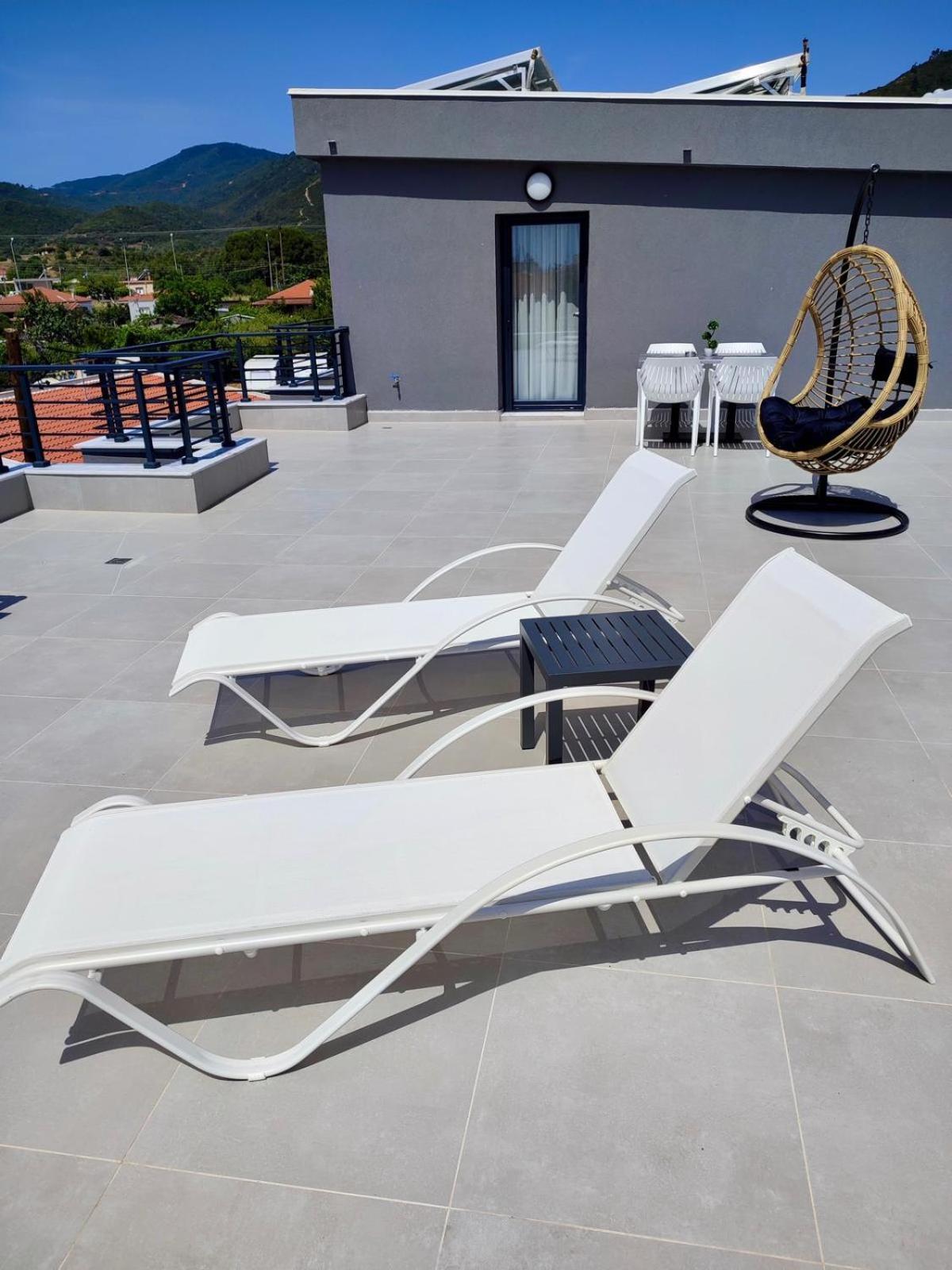 Four Shades Luxury Suites Sarti Eksteriør bilde