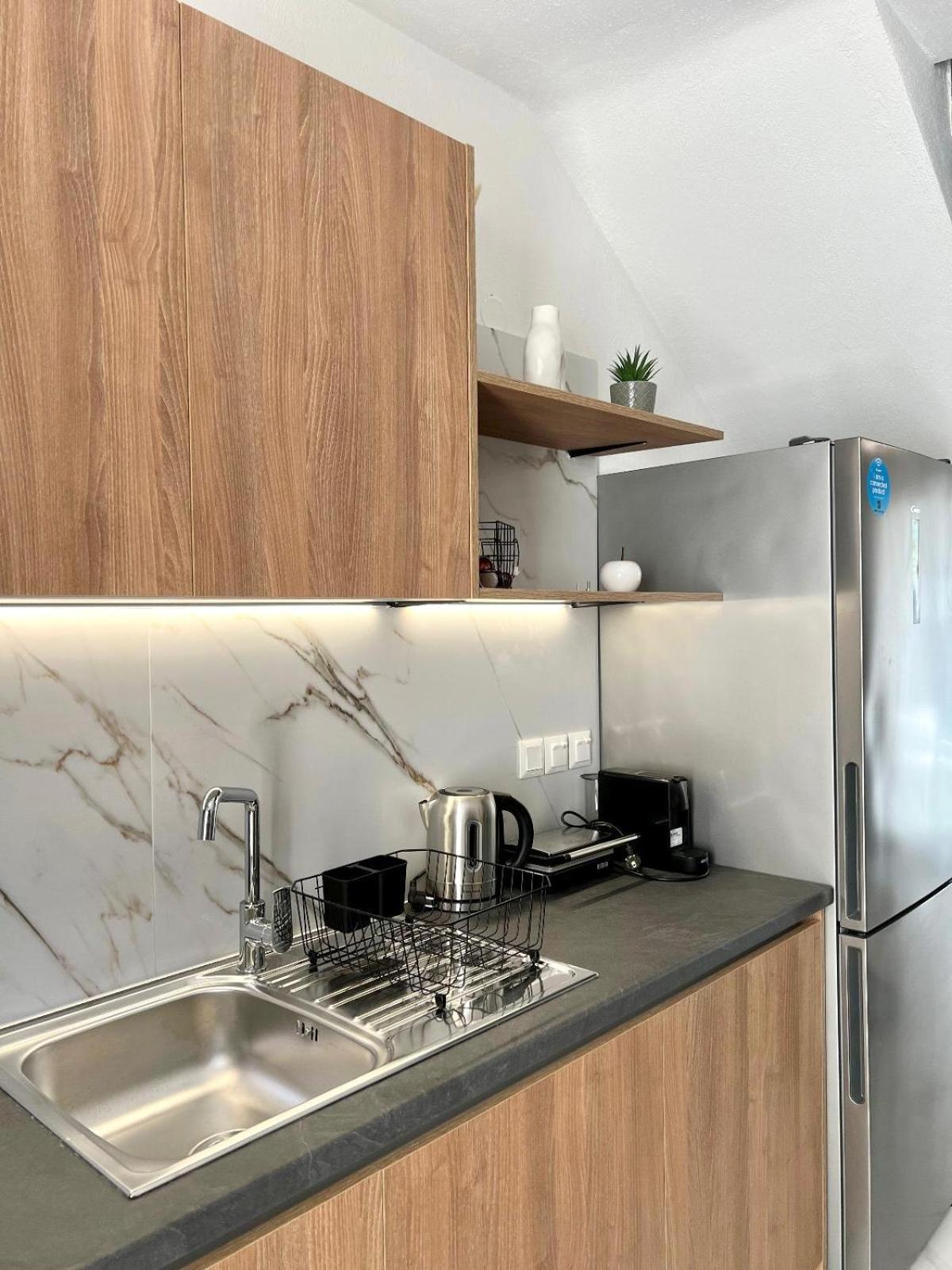 Four Shades Luxury Suites Sarti Eksteriør bilde