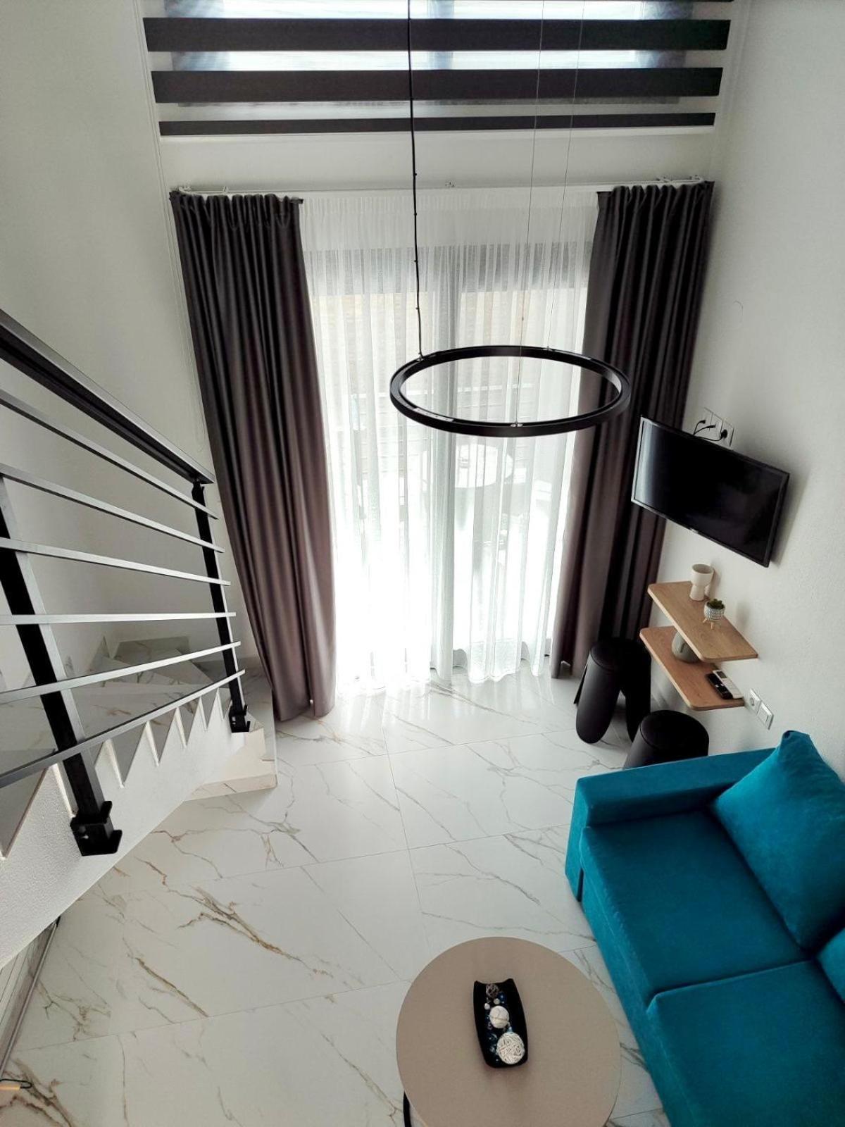 Four Shades Luxury Suites Sarti Eksteriør bilde