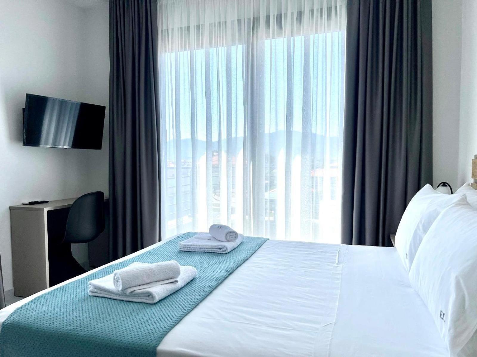 Four Shades Luxury Suites Sarti Eksteriør bilde
