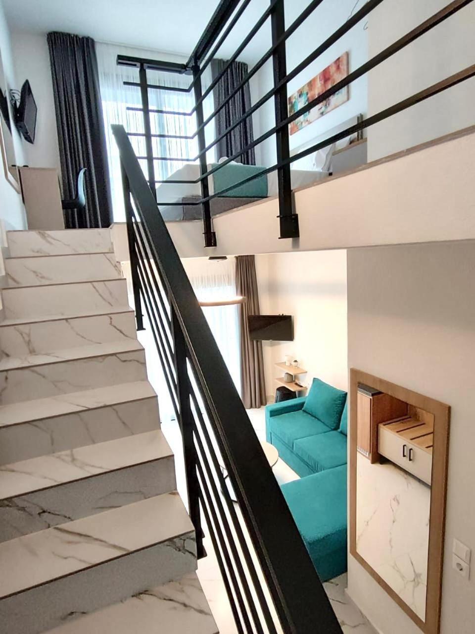 Four Shades Luxury Suites Sarti Eksteriør bilde