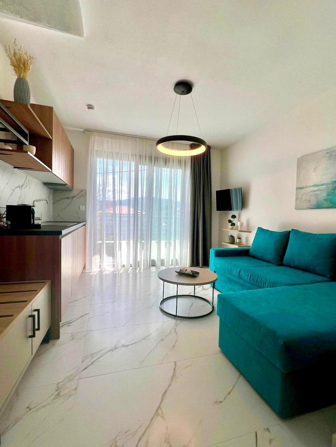 Four Shades Luxury Suites Sarti Eksteriør bilde