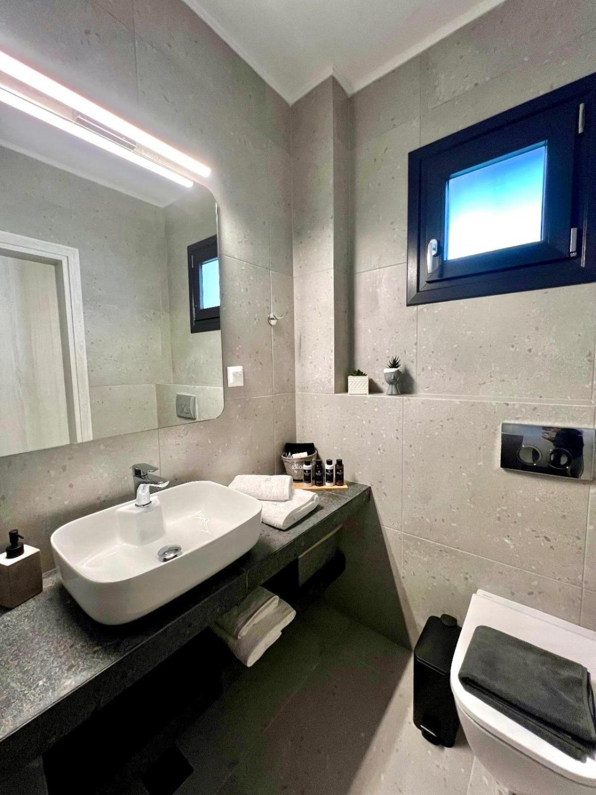 Four Shades Luxury Suites Sarti Eksteriør bilde