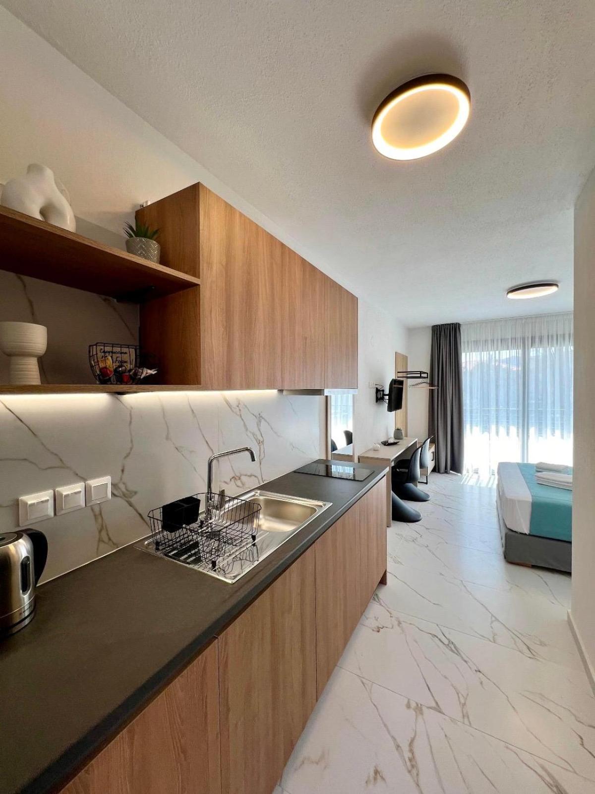 Four Shades Luxury Suites Sarti Eksteriør bilde