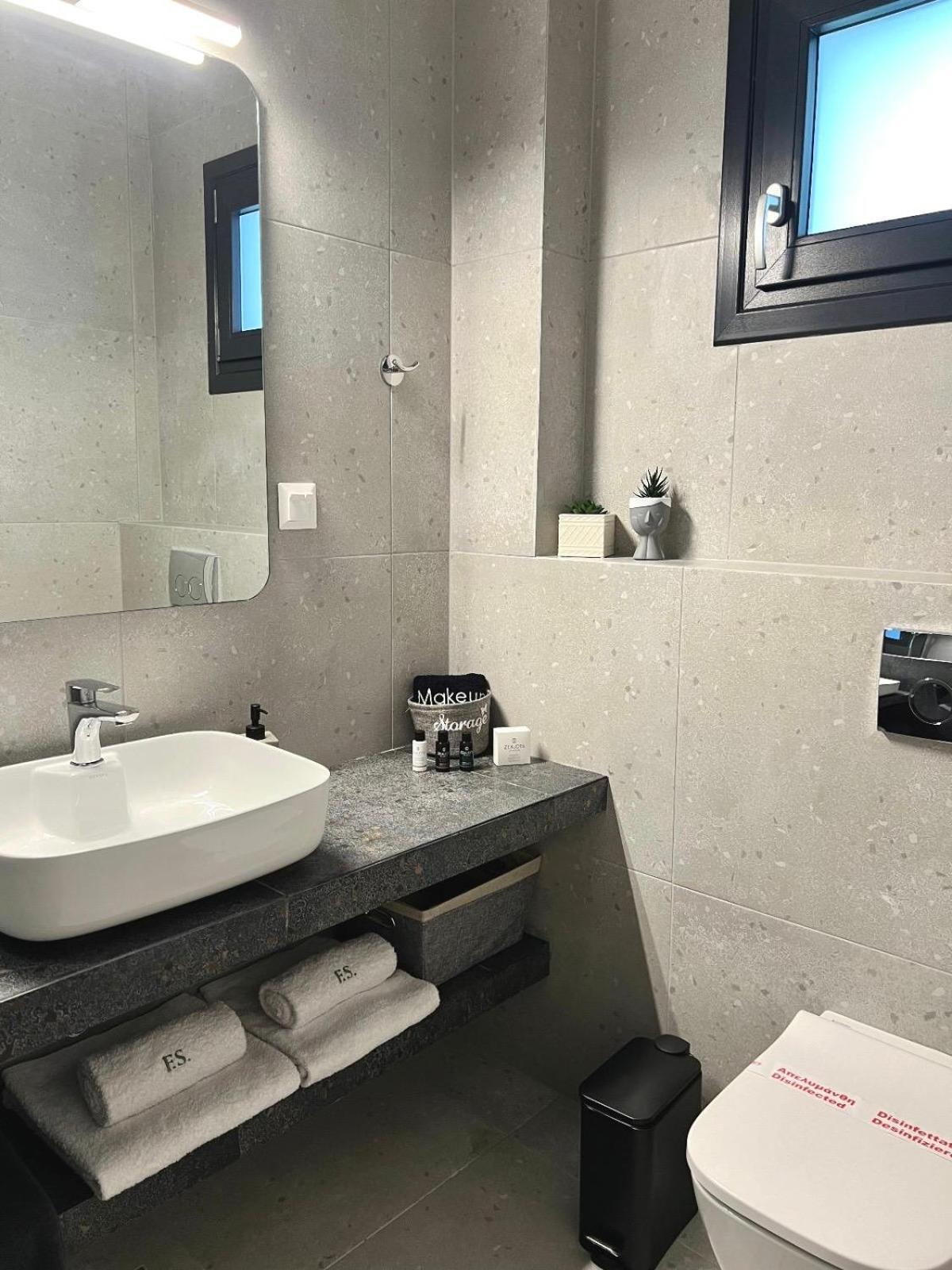 Four Shades Luxury Suites Sarti Eksteriør bilde