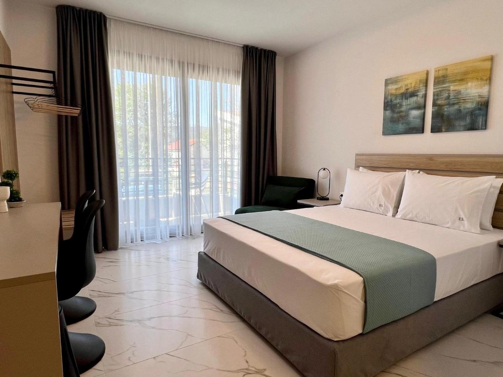 Four Shades Luxury Suites Sarti Eksteriør bilde