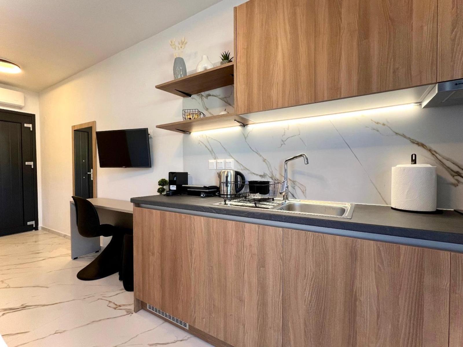 Four Shades Luxury Suites Sarti Eksteriør bilde