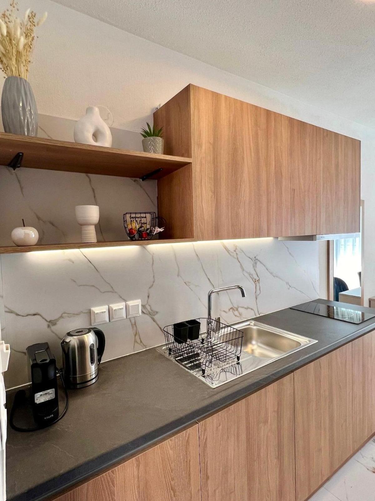 Four Shades Luxury Suites Sarti Eksteriør bilde