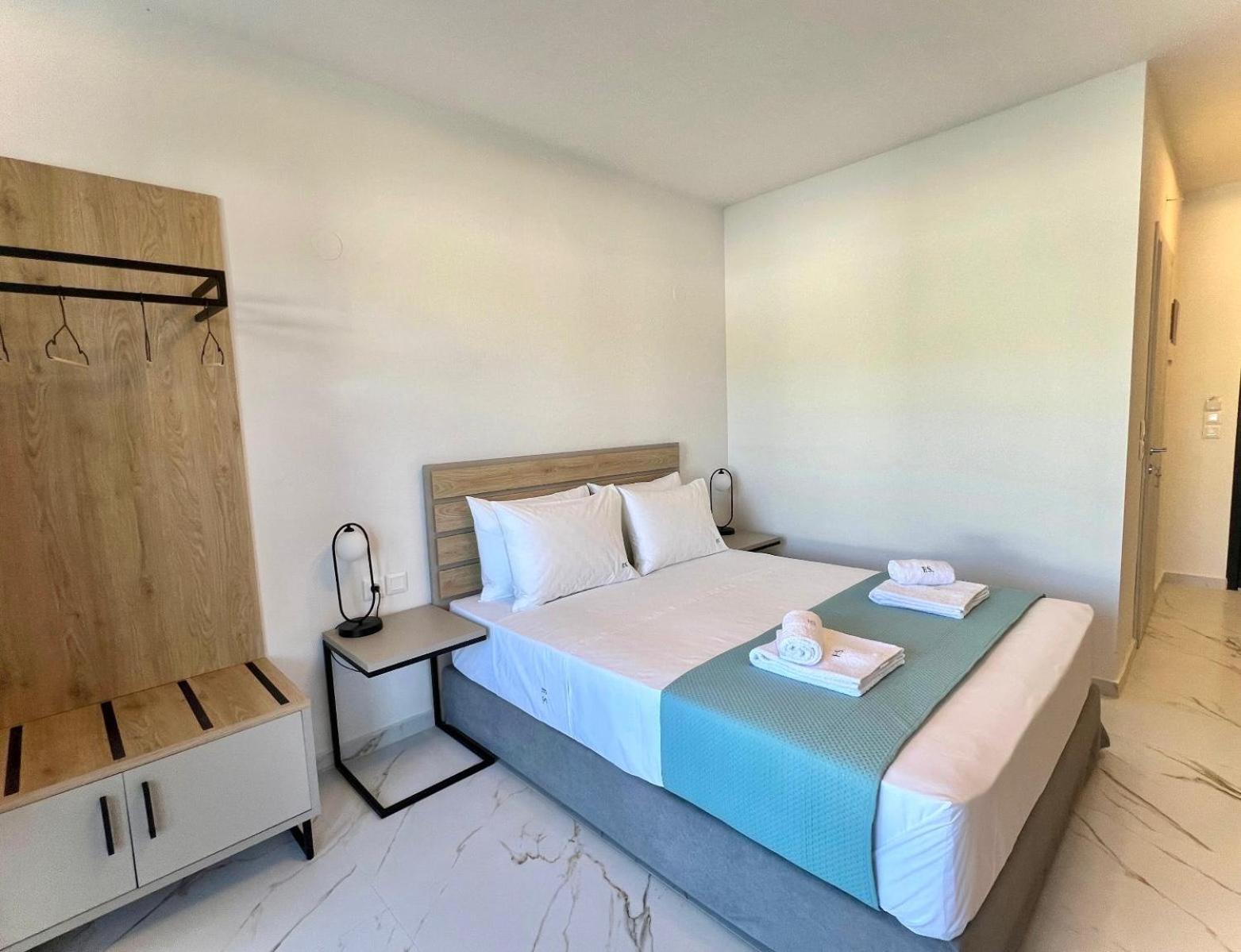 Four Shades Luxury Suites Sarti Eksteriør bilde