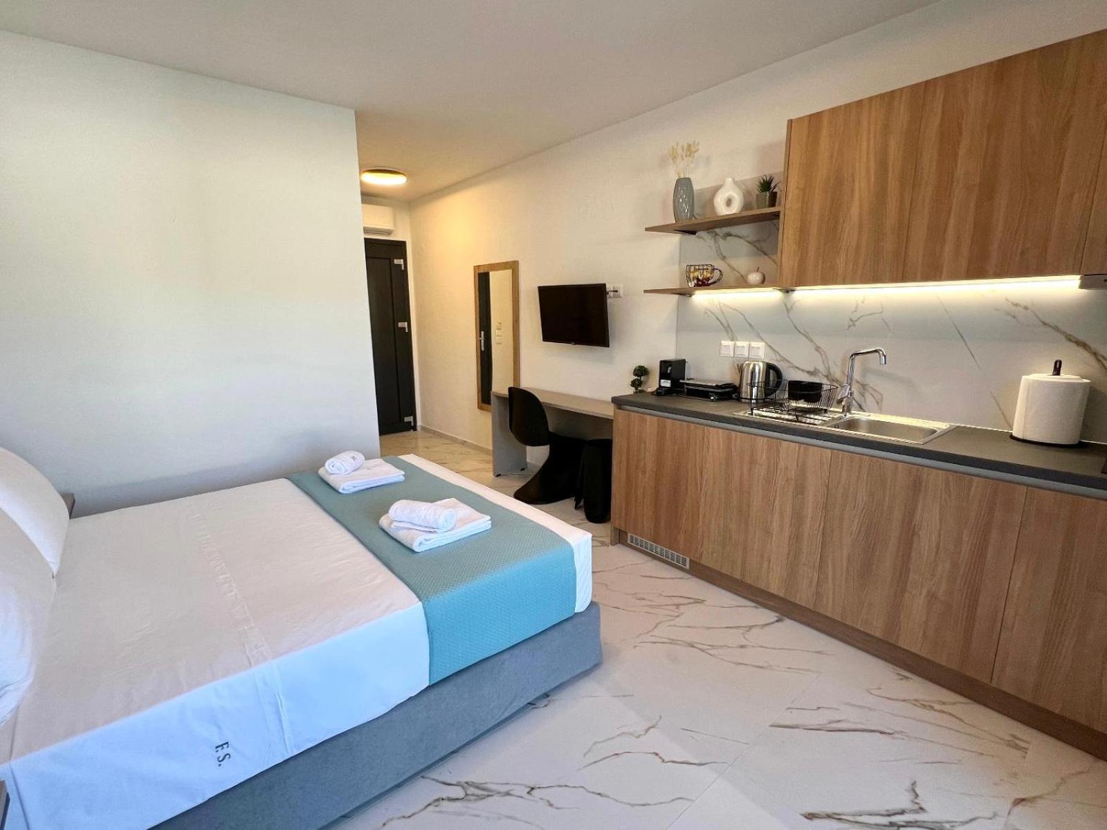 Four Shades Luxury Suites Sarti Eksteriør bilde