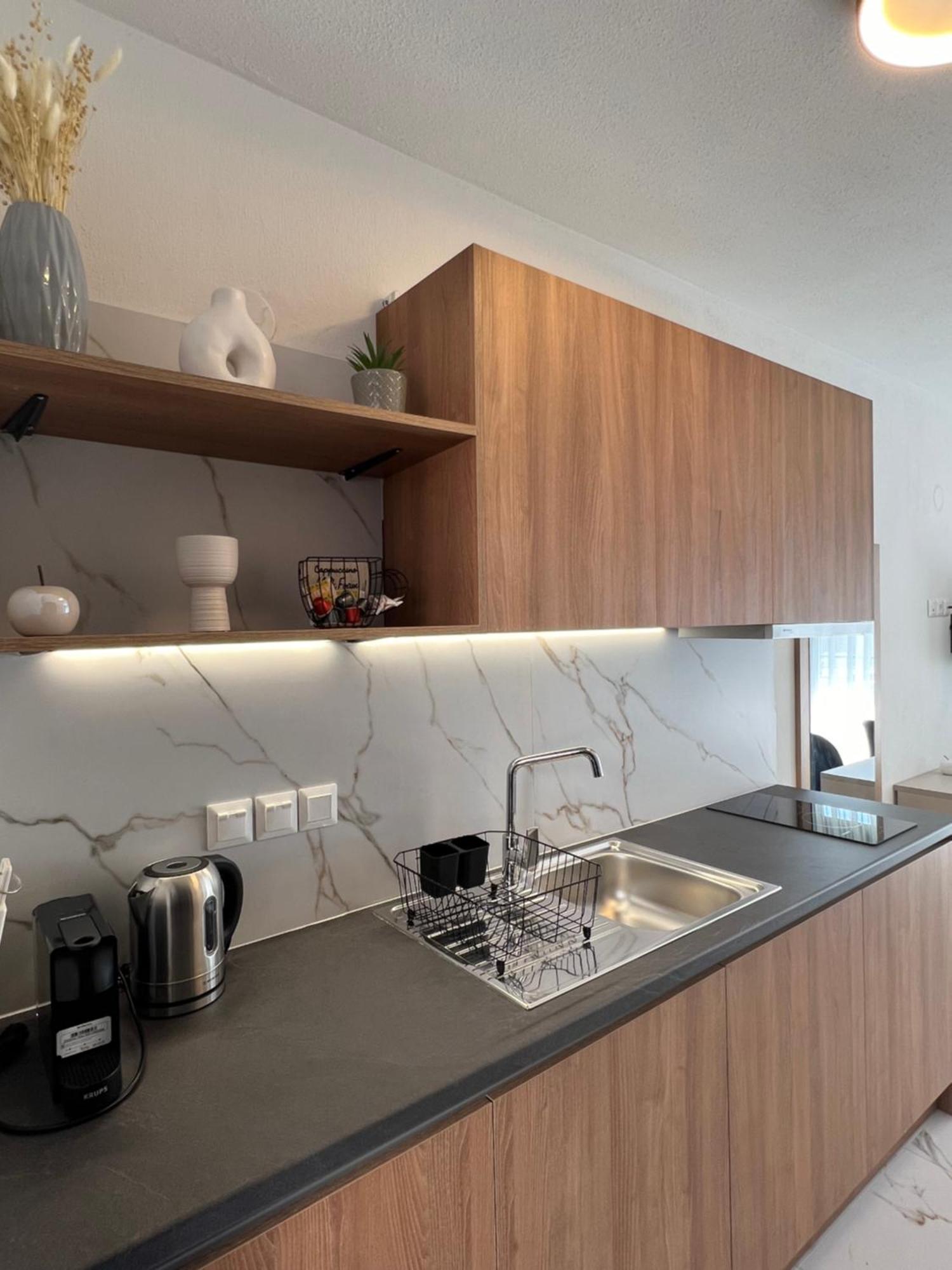 Four Shades Luxury Suites Sarti Eksteriør bilde