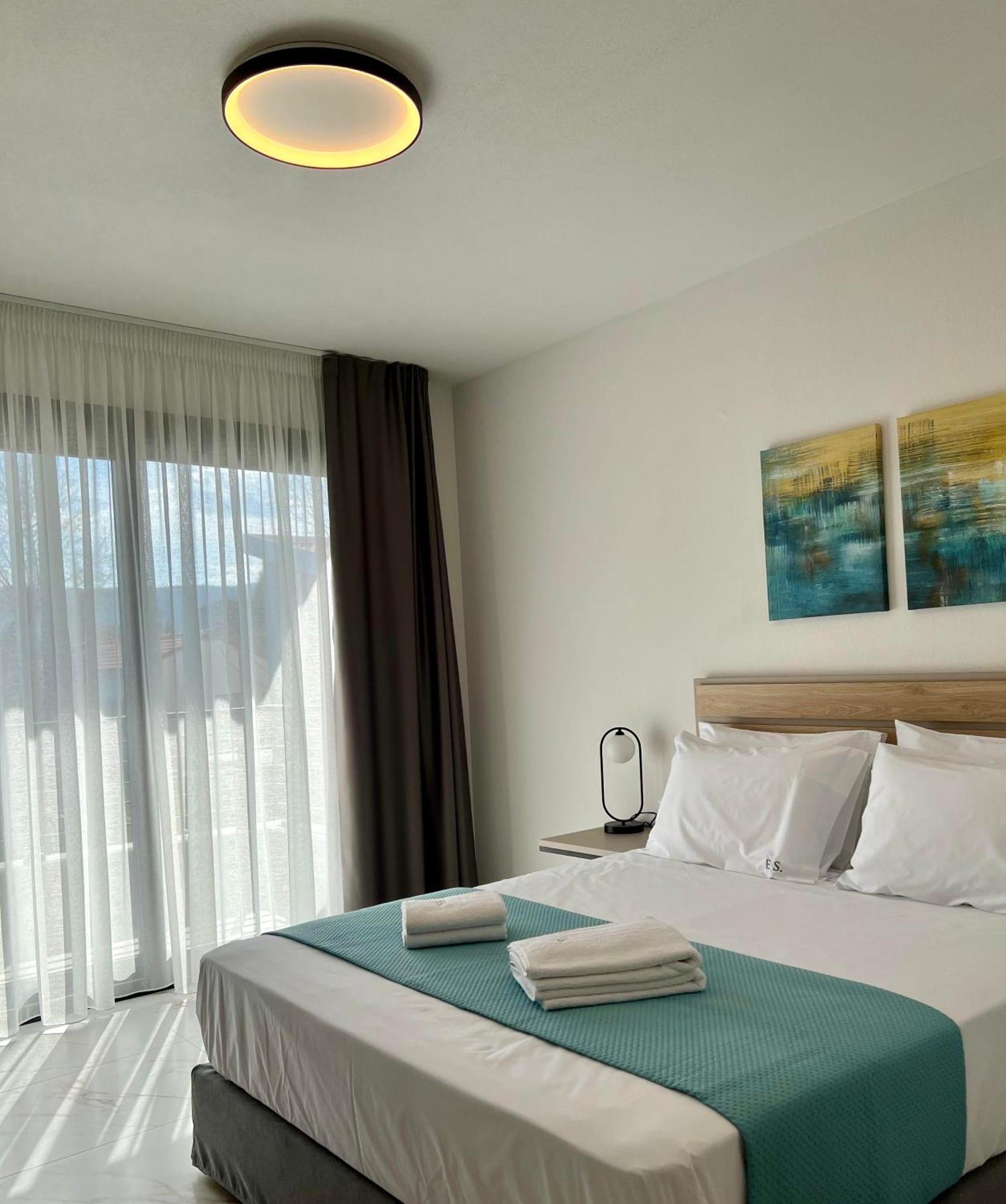 Four Shades Luxury Suites Sarti Eksteriør bilde