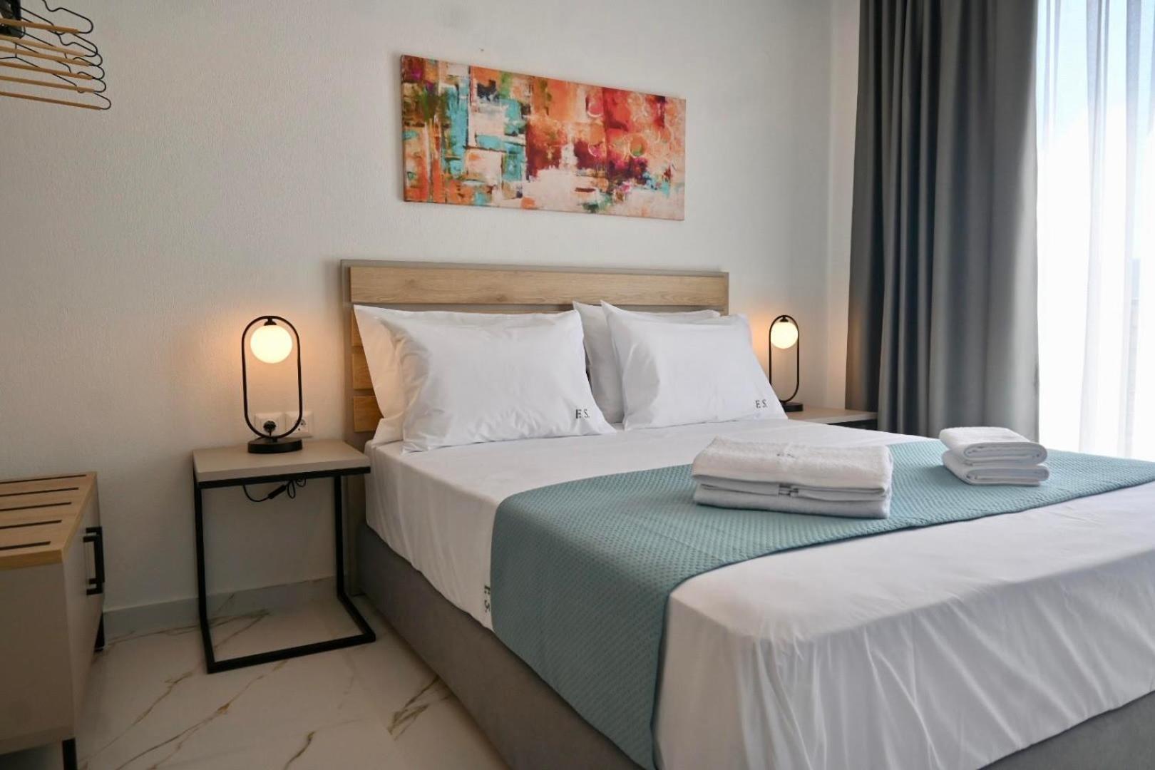 Four Shades Luxury Suites Sarti Eksteriør bilde