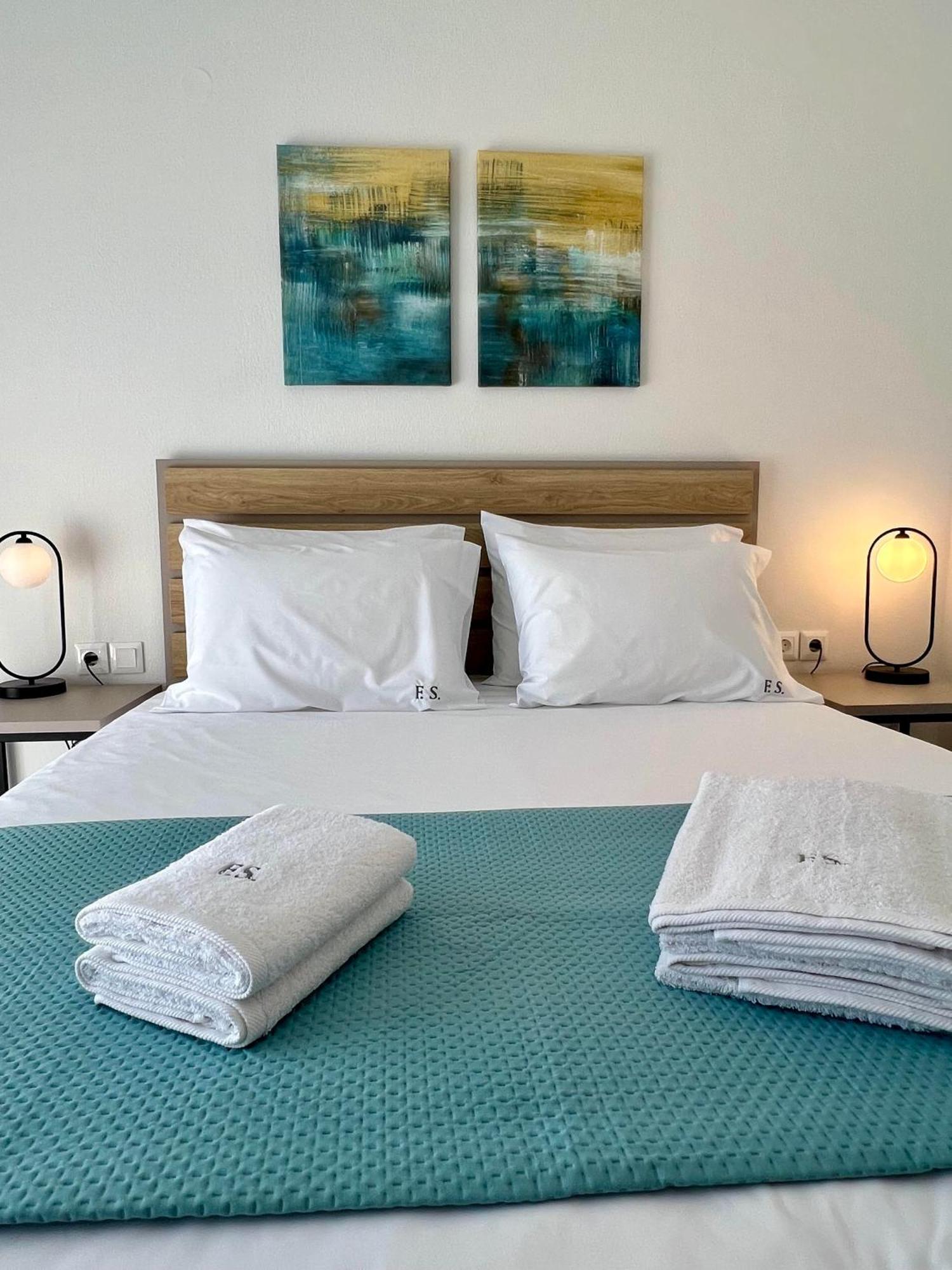 Four Shades Luxury Suites Sarti Eksteriør bilde