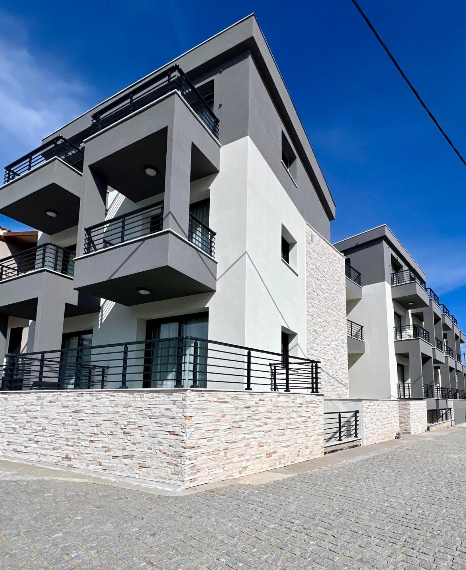 Four Shades Luxury Suites Sarti Eksteriør bilde